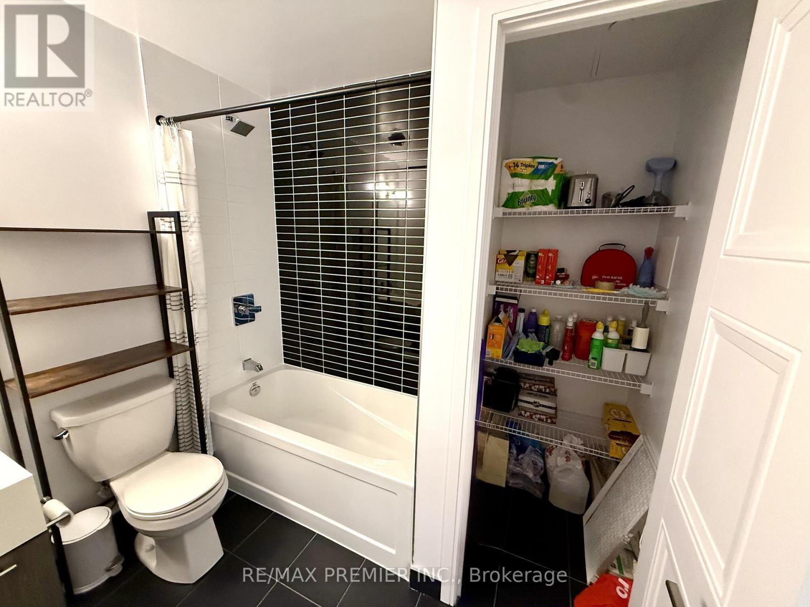 515 - 25 Neighbourhood Lane, Toronto, ON - Indoor Photo Showing Bathroom