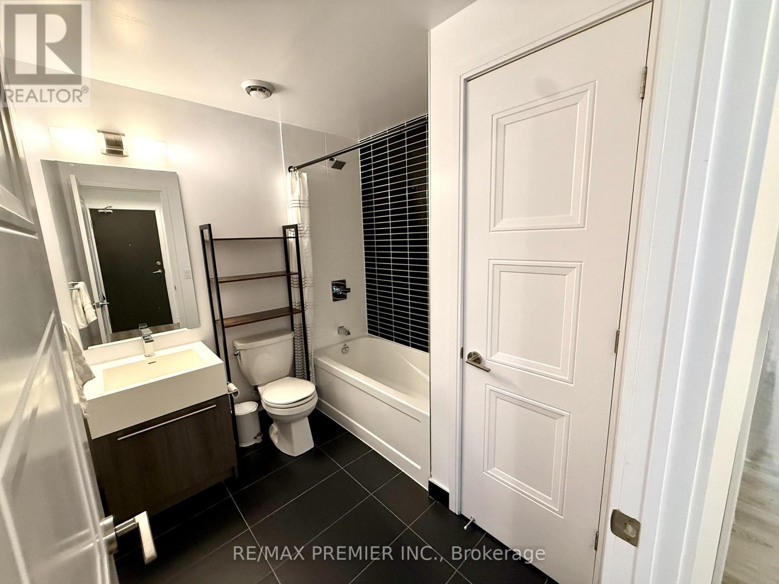 515 - 25 Neighbourhood Lane, Toronto, ON - Indoor Photo Showing Bathroom
