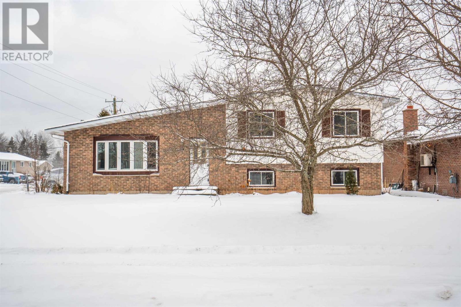 7 Fort Creek Dr, Sault Ste. Marie, ON - Outdoor