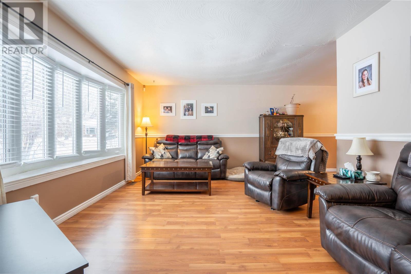 7 Fort Creek Dr, Sault Ste. Marie, ON - Indoor Photo Showing Living Room