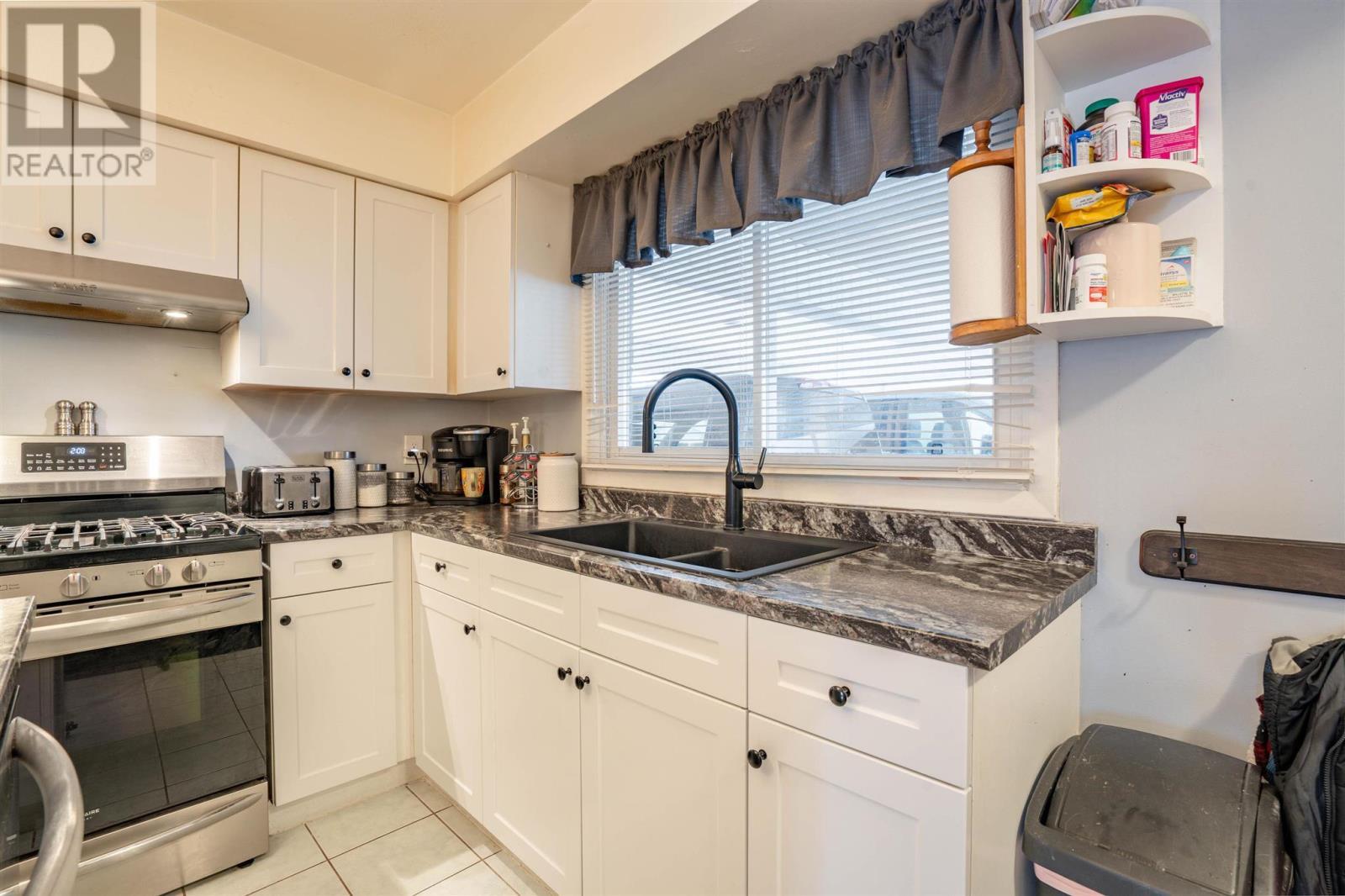 7 Fort Creek Dr, Sault Ste. Marie, ON - Indoor Photo Showing Kitchen With Double Sink