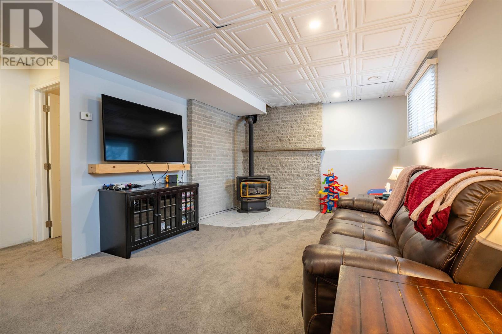 7 Fort Creek Dr, Sault Ste. Marie, ON - Indoor With Fireplace