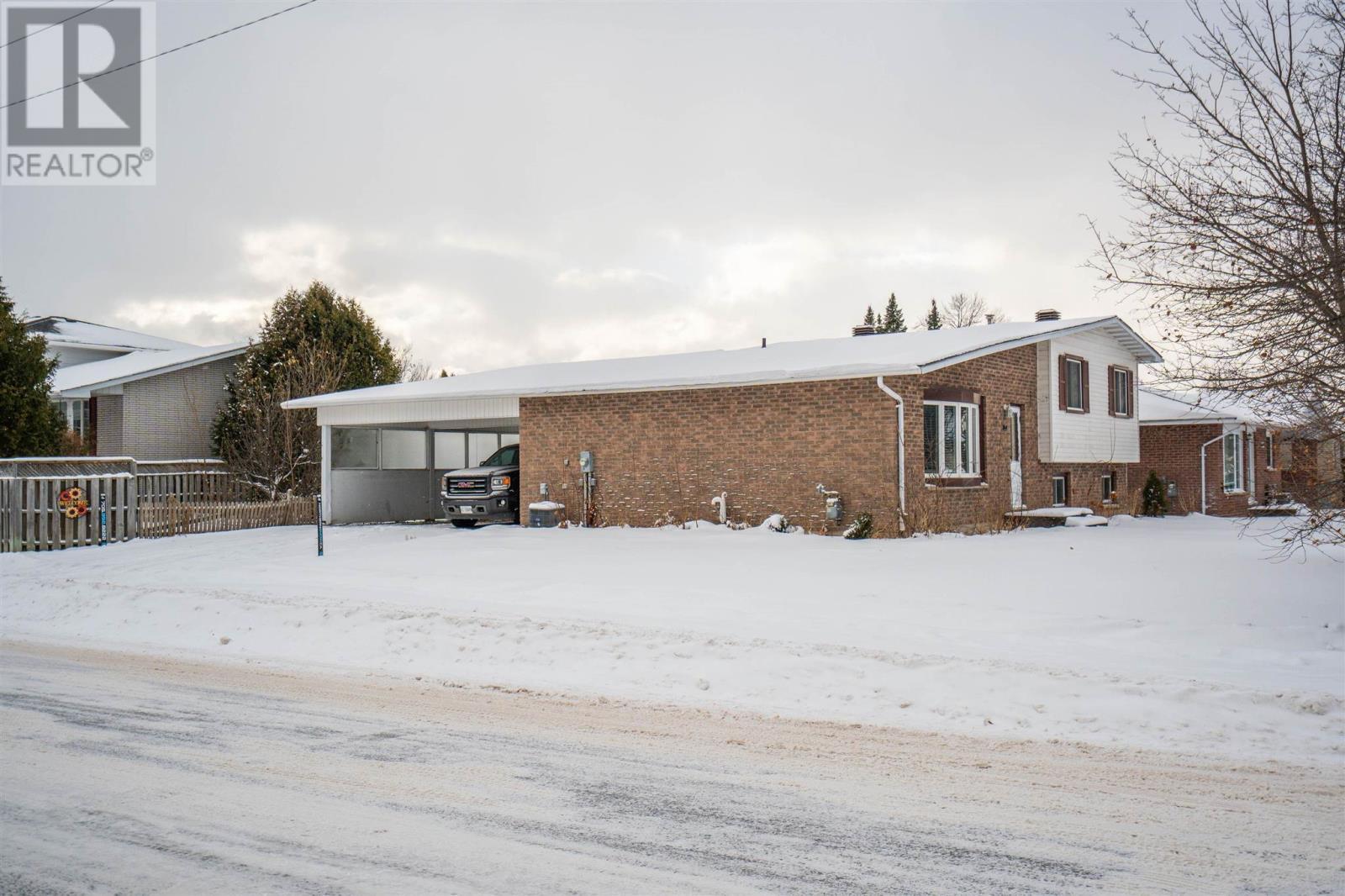 7 Fort Creek Dr, Sault Ste. Marie, ON - Outdoor