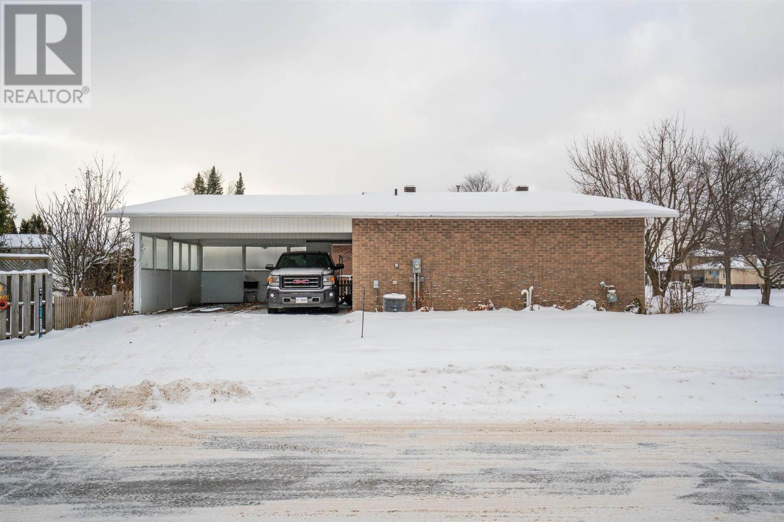 7 Fort Creek Dr, Sault Ste. Marie, ON - Outdoor