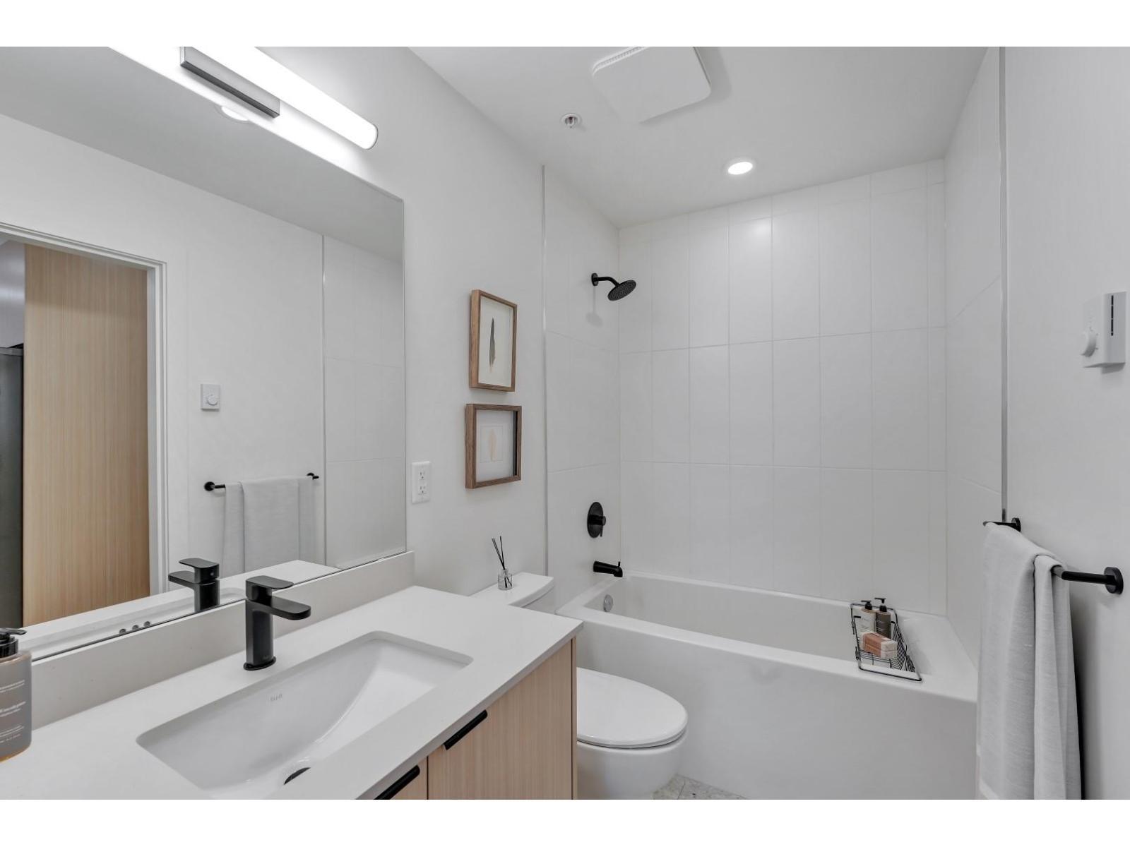 B309 5360 204Th Street, Langley, BC - Indoor Photo Showing Bathroom