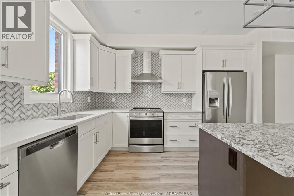 515 Dalhousie Street Unit# 1B, Amherstburg, ON - Indoor Photo Showing Kitchen With Upgraded Kitchen