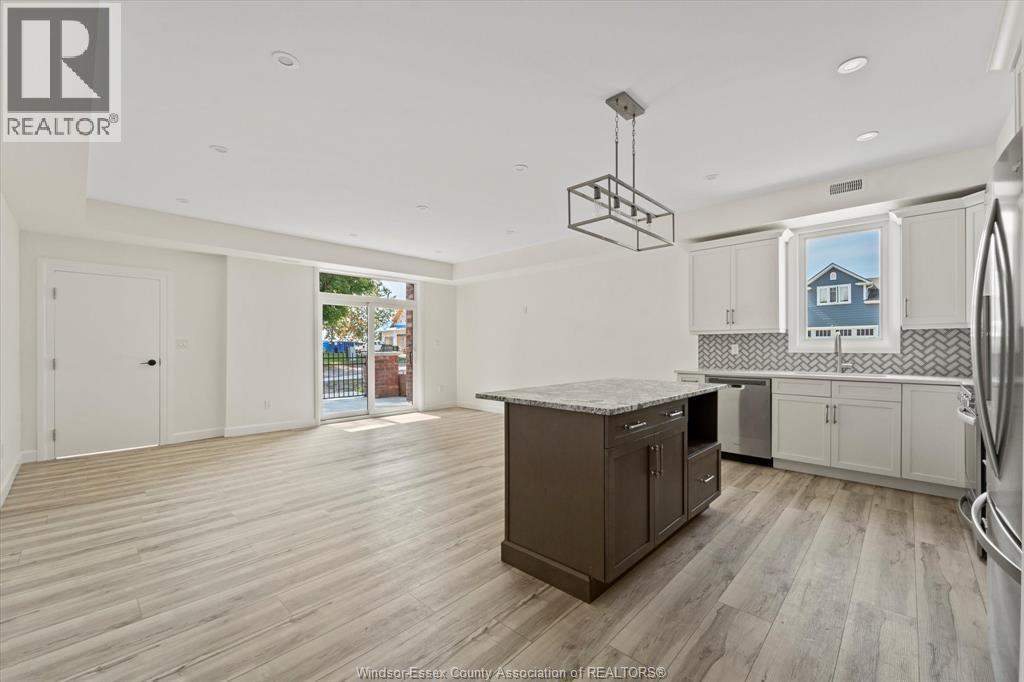 515 Dalhousie Street Unit# 1B, Amherstburg, ON - Indoor Photo Showing Kitchen With Upgraded Kitchen