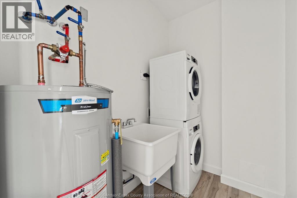 515 Dalhousie Street Unit# 1B, Amherstburg, ON - Indoor Photo Showing Laundry Room