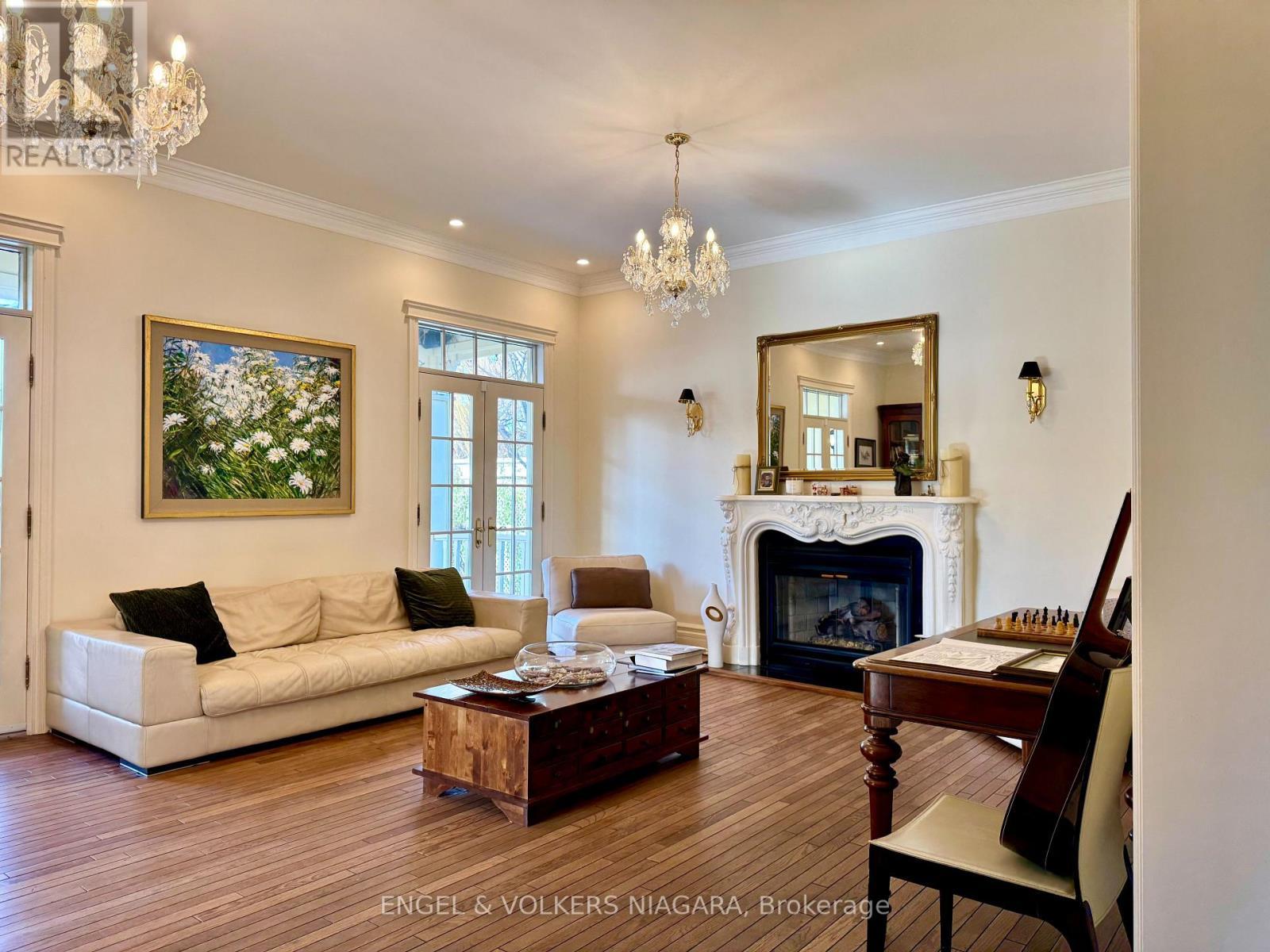 14650 Niagara Parkway, Niagara-On-The-Lake (Queenston), ON - Indoor Photo Showing Living Room With Fireplace