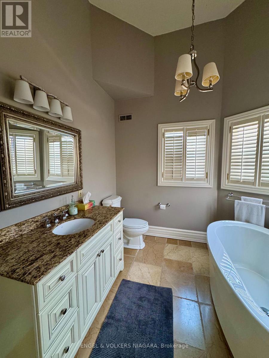 14650 Niagara Parkway, Niagara-On-The-Lake (Queenston), ON - Indoor Photo Showing Bathroom