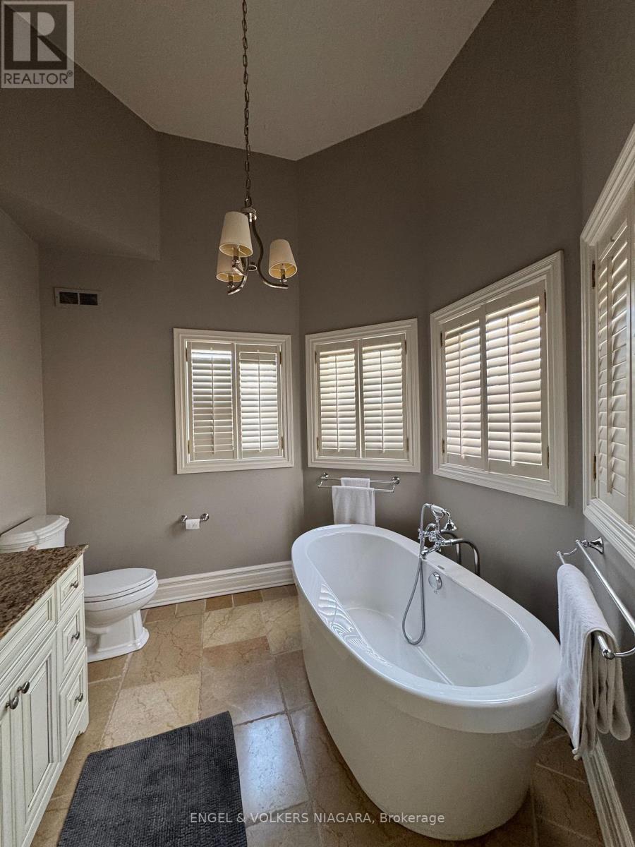 14650 Niagara Parkway, Niagara-On-The-Lake (Queenston), ON - Indoor Photo Showing Bathroom