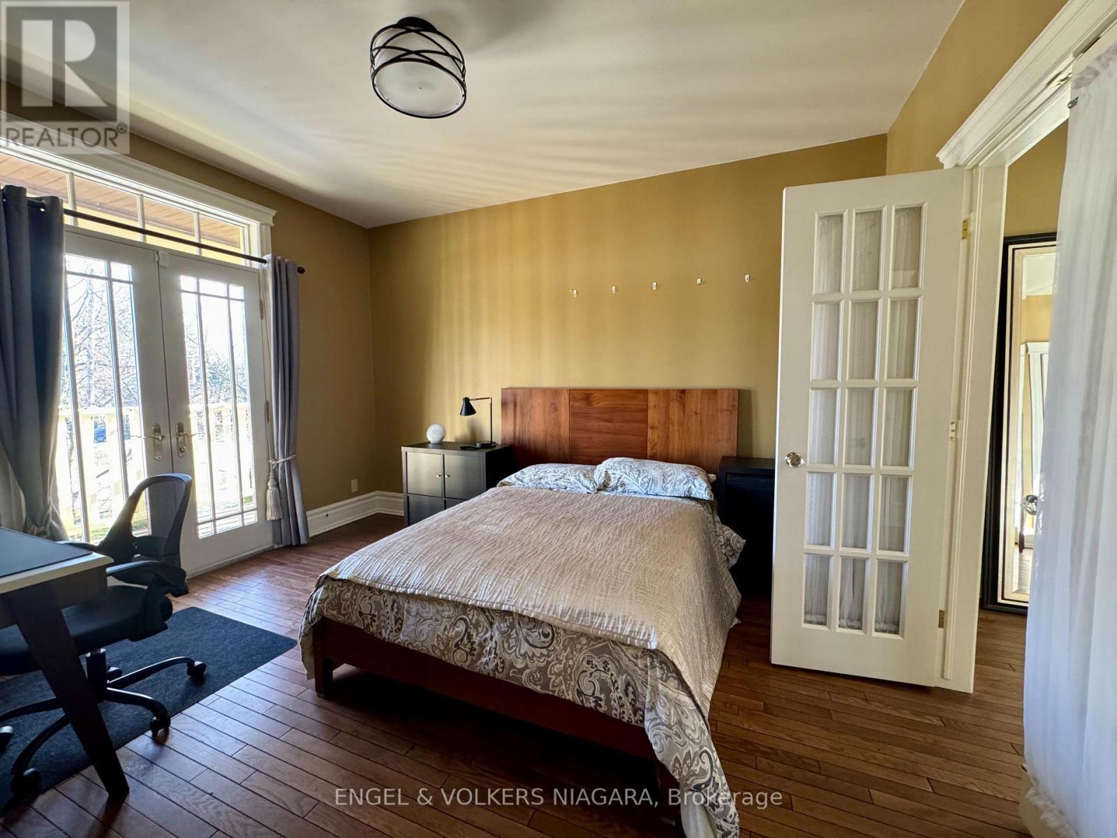 14650 Niagara Parkway, Niagara-On-The-Lake (Queenston), ON - Indoor Photo Showing Bedroom