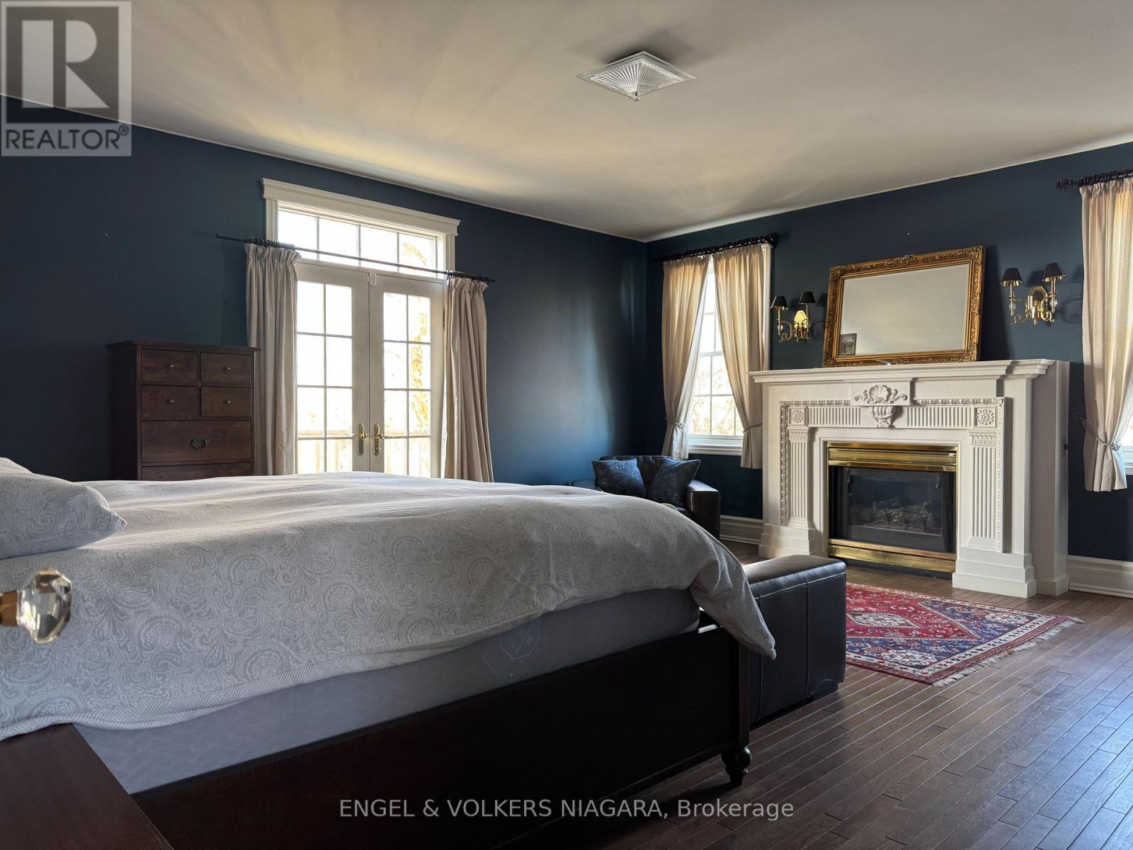 14650 Niagara Parkway, Niagara-On-The-Lake (Queenston), ON - Indoor Photo Showing Bedroom With Fireplace