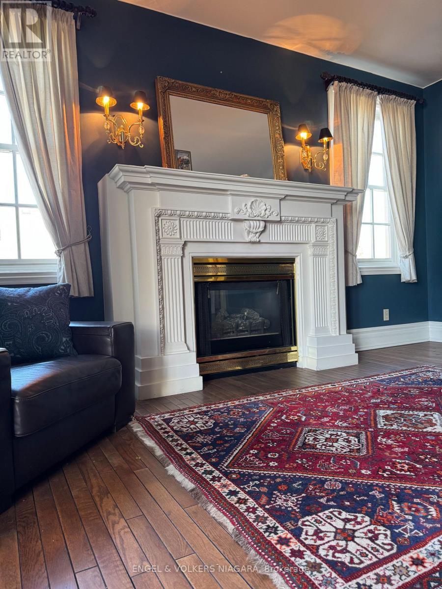 14650 Niagara Parkway, Niagara-On-The-Lake (Queenston), ON - Indoor Photo Showing Living Room With Fireplace