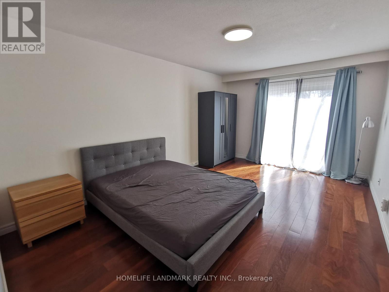 Middle - 84 Harrington Crescent, Toronto, ON - Indoor Photo Showing Bedroom