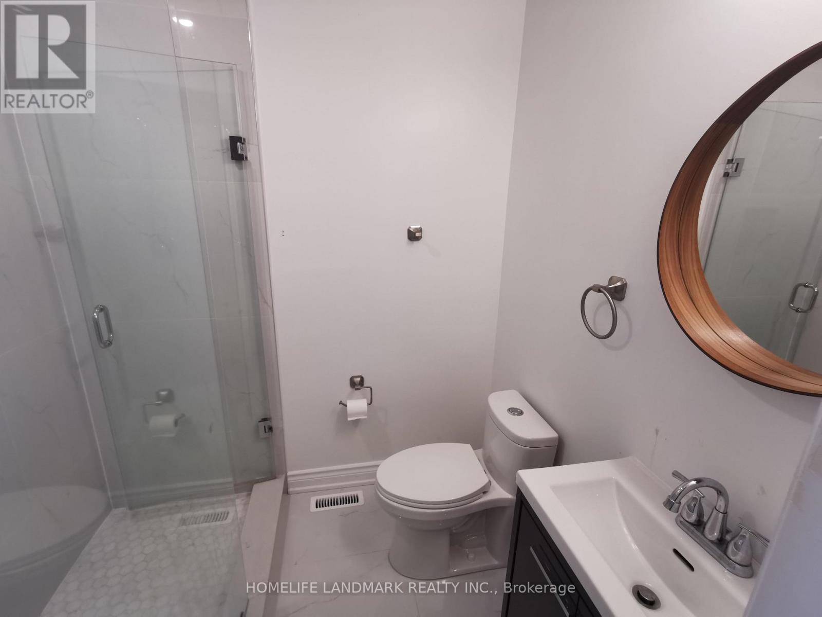 Middle - 84 Harrington Crescent, Toronto, ON - Indoor Photo Showing Bathroom