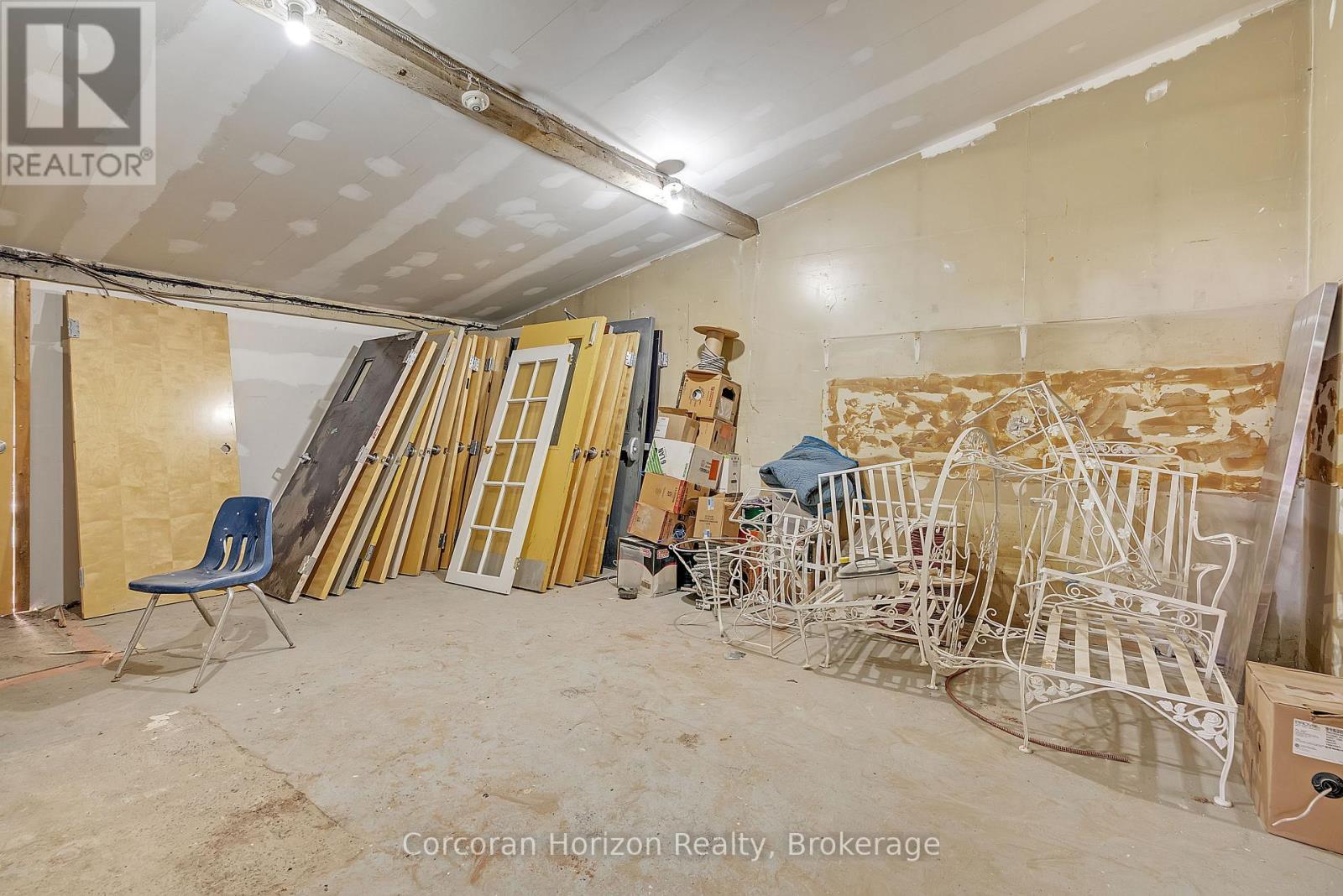 Main - 15 Barton Street E, Hamilton (Beasley), ON