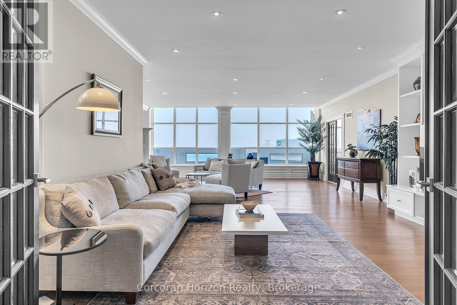 1201 - 1237 North Shore Boulevard E, Burlington (Brant), ON - Indoor Photo Showing Living Room