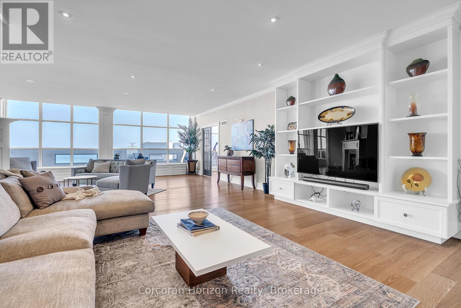 1201 - 1237 North Shore Boulevard E, Burlington (Brant), ON - Indoor Photo Showing Living Room