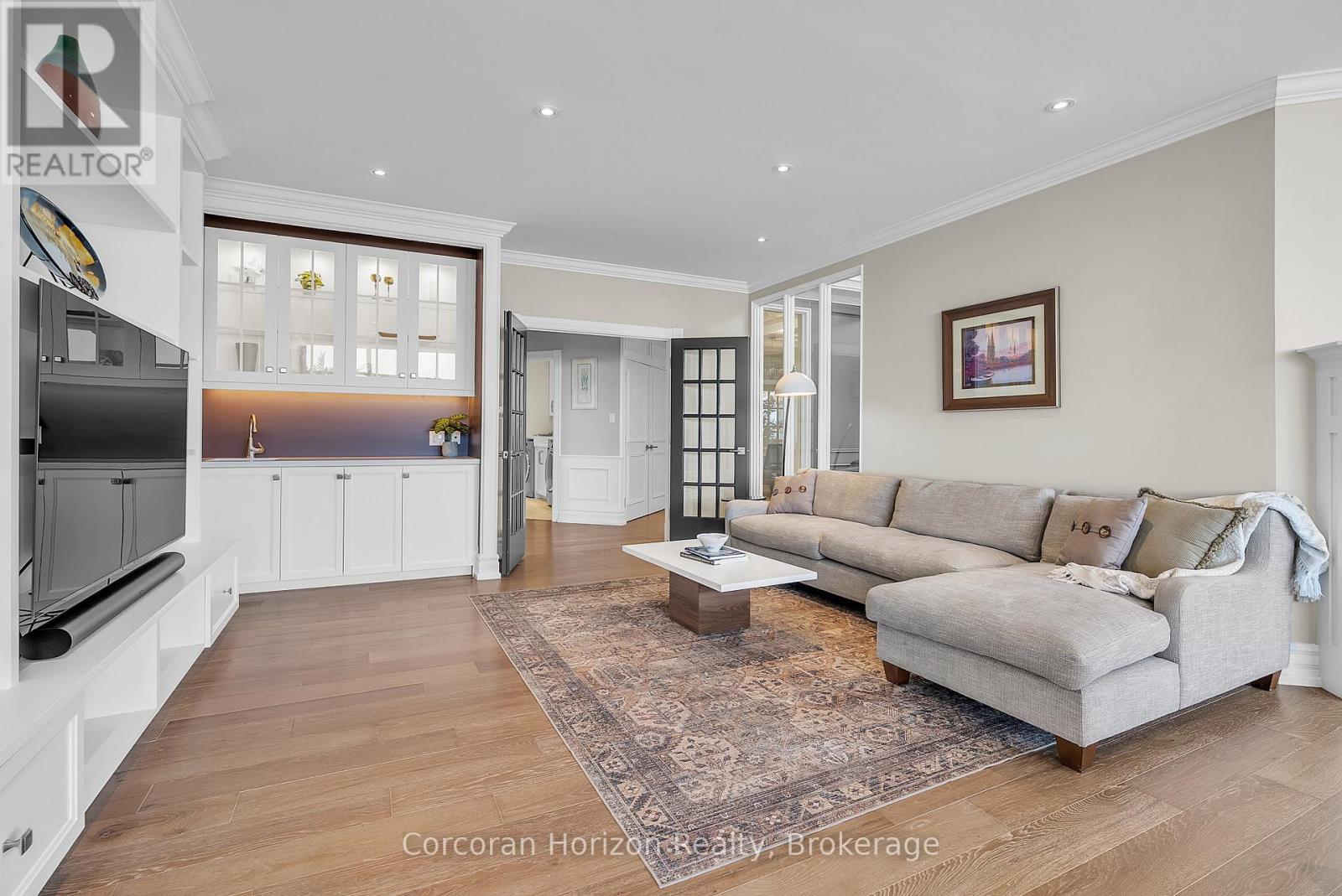 1201 - 1237 North Shore Boulevard E, Burlington (Brant), ON - Indoor Photo Showing Living Room