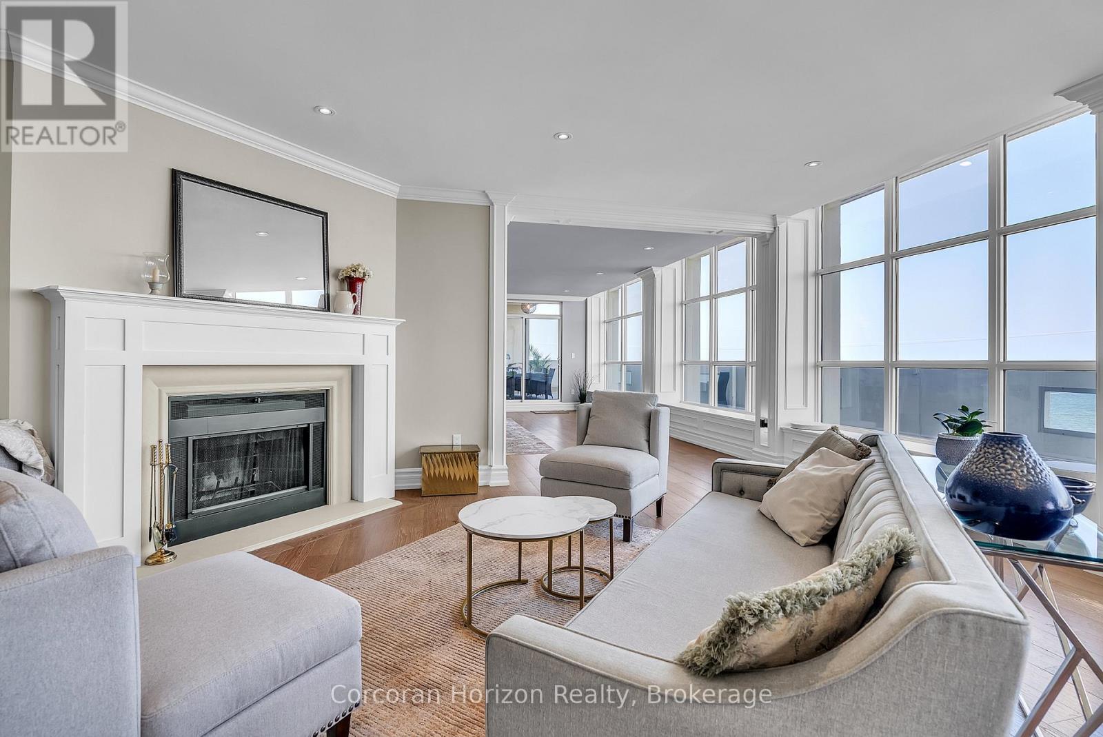 1201 - 1237 North Shore Boulevard E, Burlington (Brant), ON - Indoor Photo Showing Living Room With Fireplace