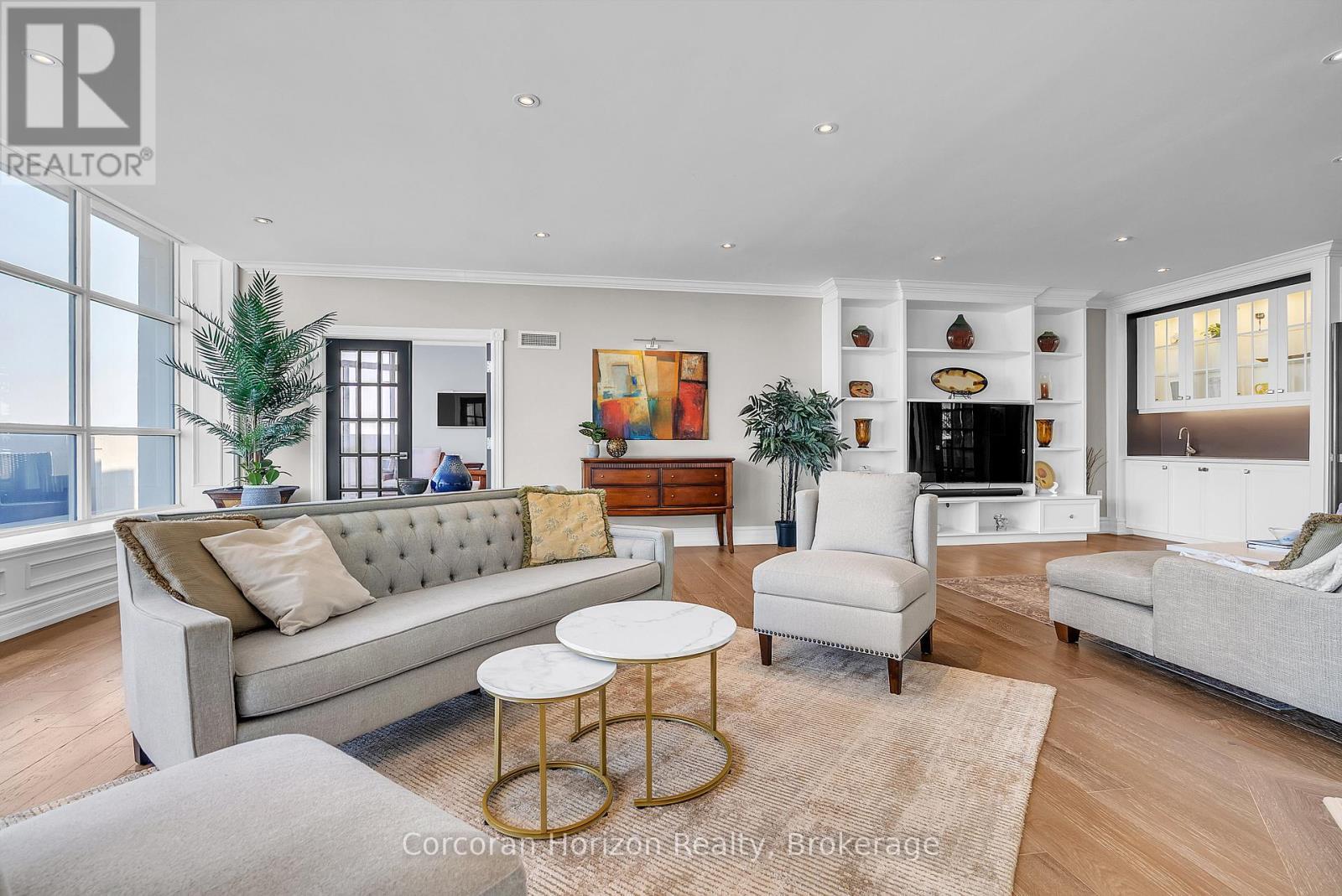 1201 - 1237 North Shore Boulevard E, Burlington (Brant), ON - Indoor Photo Showing Living Room