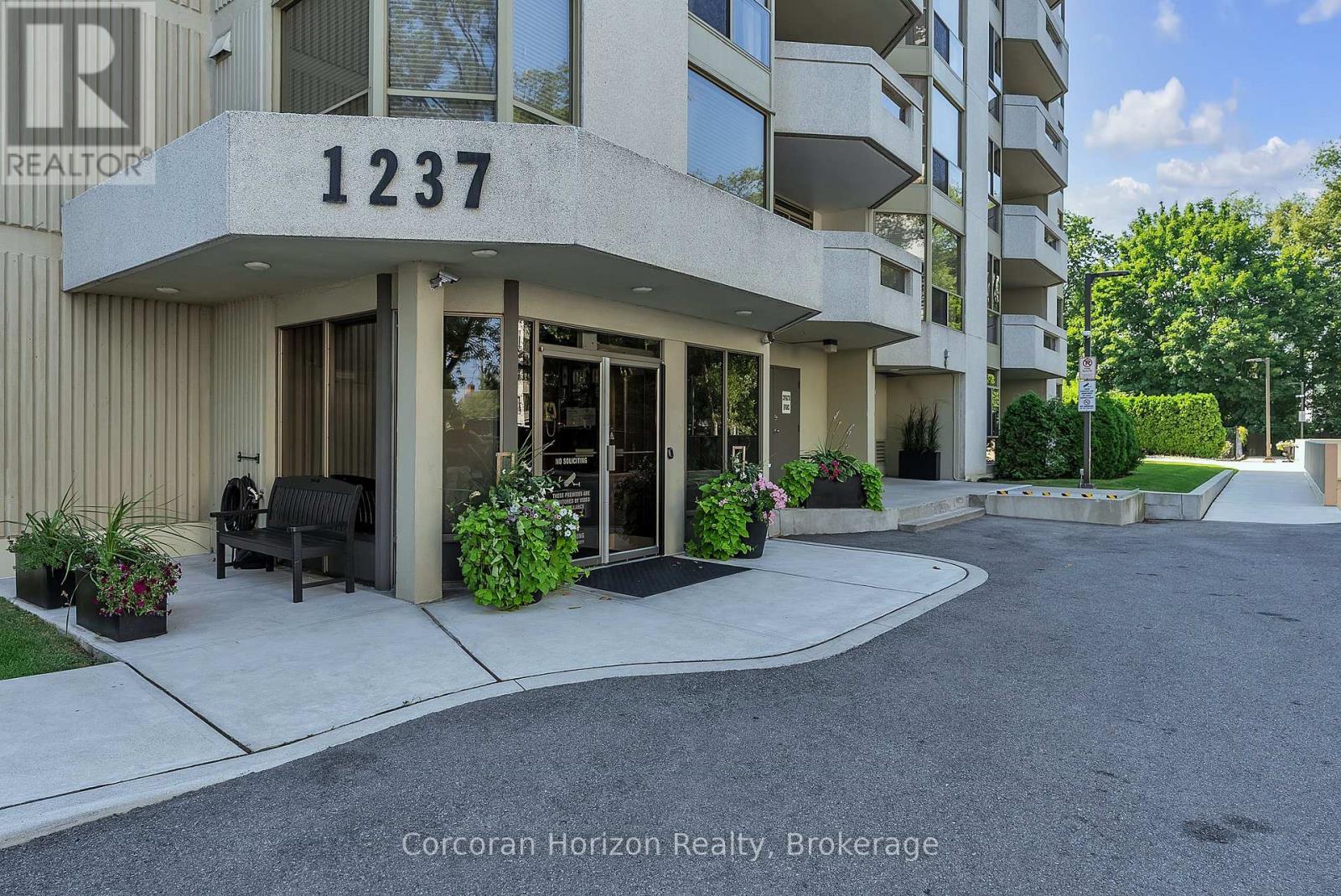 1201 - 1237 North Shore Boulevard E, Burlington (Brant), ON - Outdoor