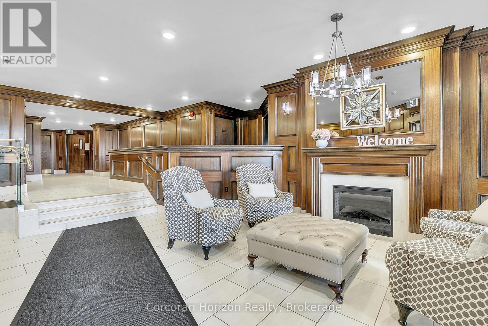 1201 - 1237 North Shore Boulevard E, Burlington (Brant), ON - Indoor With Fireplace