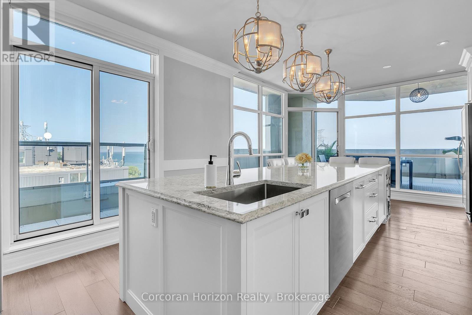 1201 - 1237 North Shore Boulevard E, Burlington (Brant), ON - Indoor Photo Showing Kitchen With Upgraded Kitchen