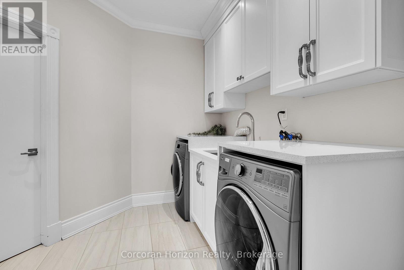 1201 - 1237 North Shore Boulevard E, Burlington (Brant), ON - Indoor Photo Showing Laundry Room