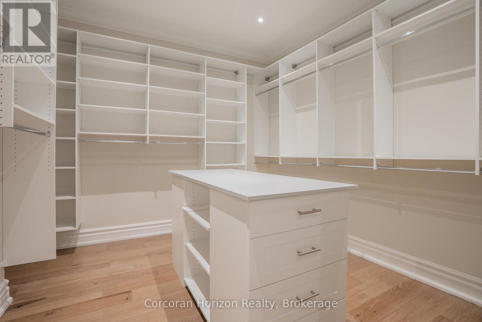 1201 - 1237 North Shore Boulevard E, Burlington (Brant), ON - Indoor With Storage