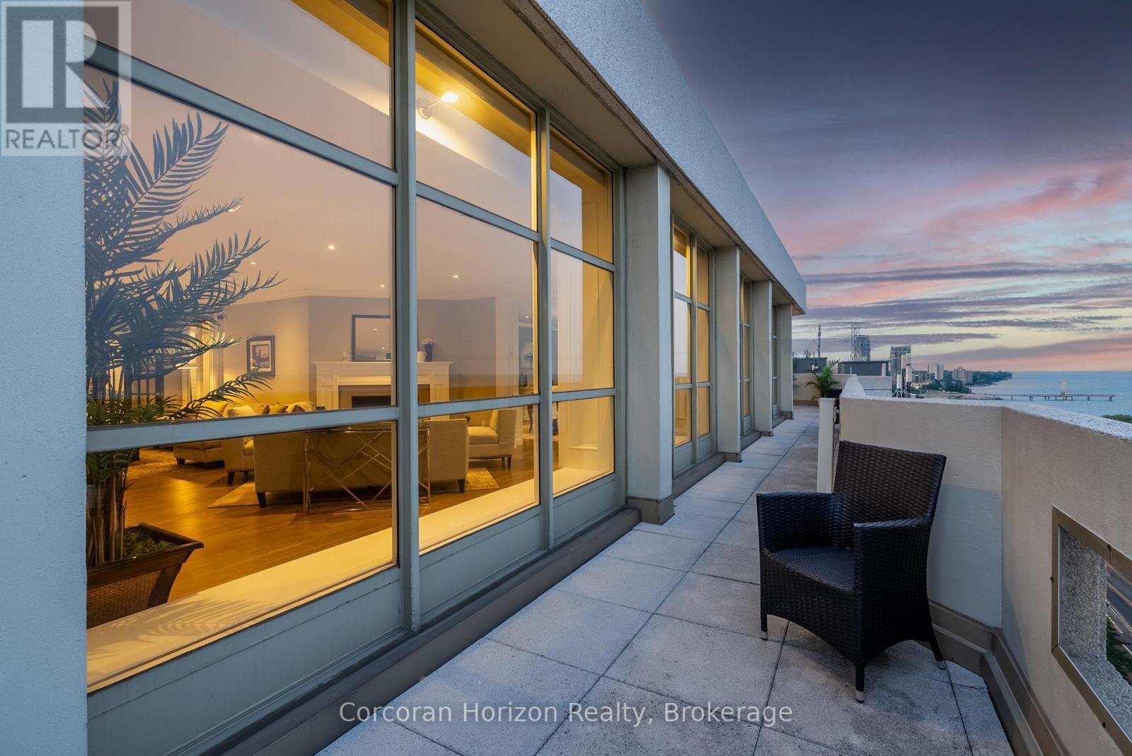 1201 - 1237 North Shore Boulevard E, Burlington (Brant), ON - With Exterior