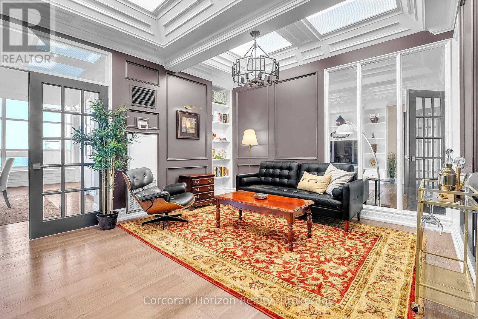 1201 - 1237 North Shore Boulevard E, Burlington (Brant), ON - Indoor