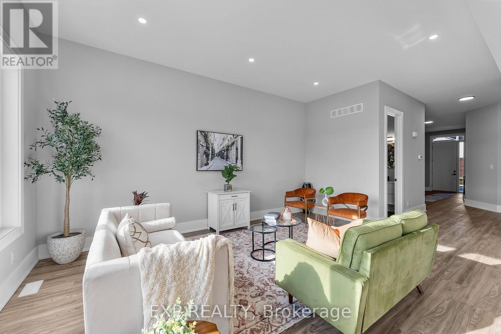 51 Alicia Crescent, Thorold (Hurricane/Merrittville), ON - Indoor Photo Showing Living Room