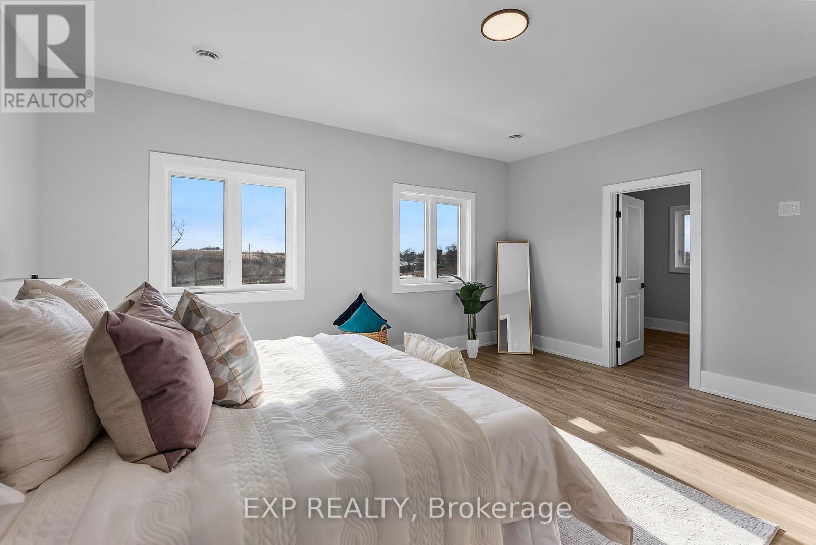 51 Alicia Crescent, Thorold (Hurricane/Merrittville), ON - Indoor Photo Showing Bedroom