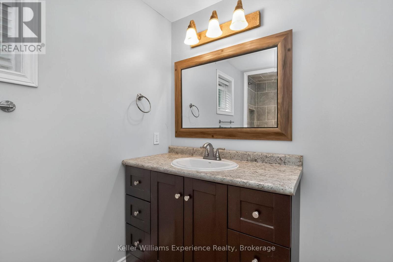 1504 Golf Link Road, Midland, ON - Indoor Photo Showing Bathroom
