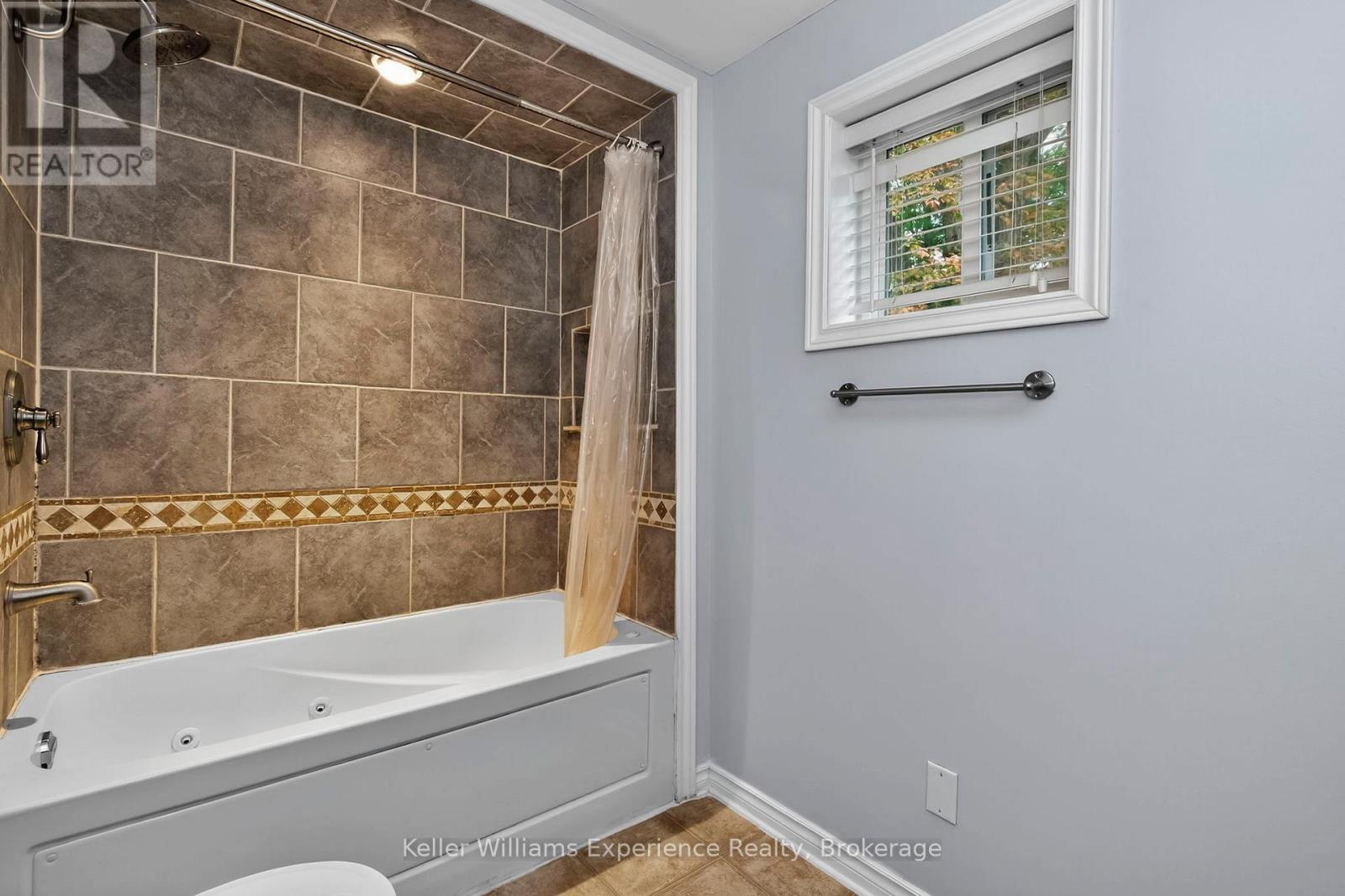 1504 Golf Link Road, Midland, ON - Indoor Photo Showing Bathroom