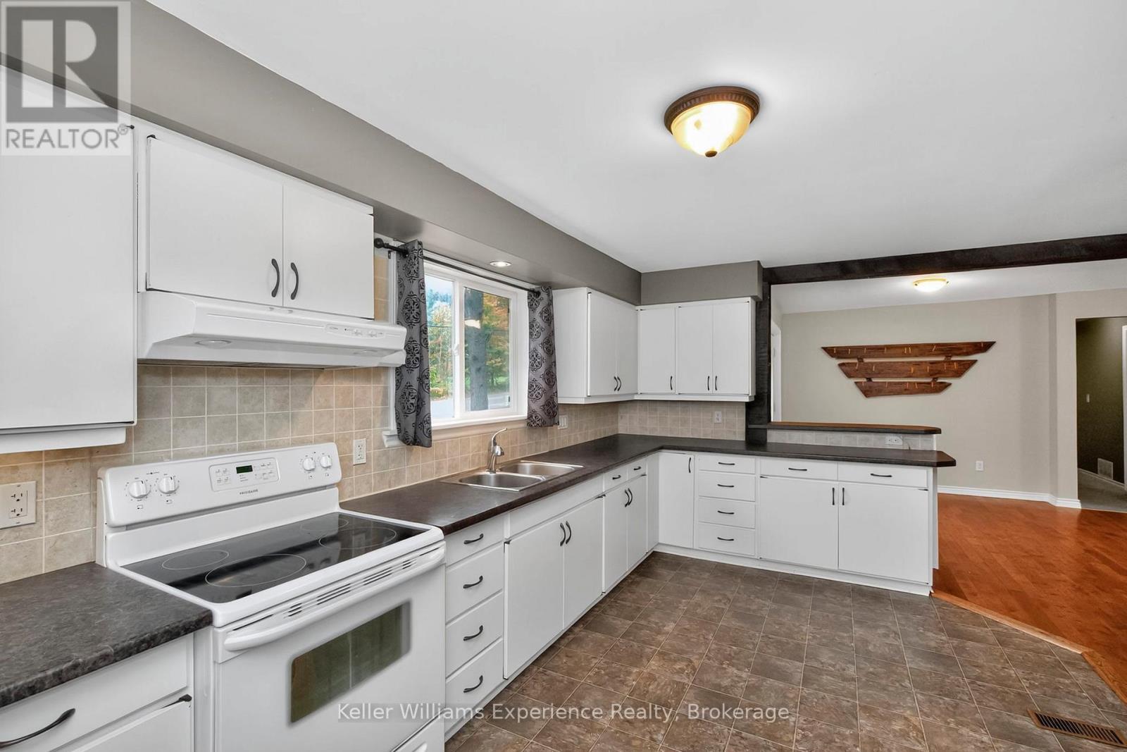 1504 Golf Link Road, Midland, ON - Indoor Photo Showing Kitchen With Double Sink