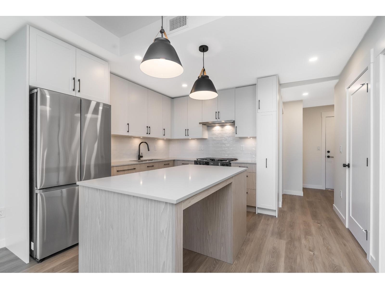 404 27218 Aldergrove Town Centre Drive, Langley, BC - Indoor Photo Showing Kitchen With Upgraded Kitchen