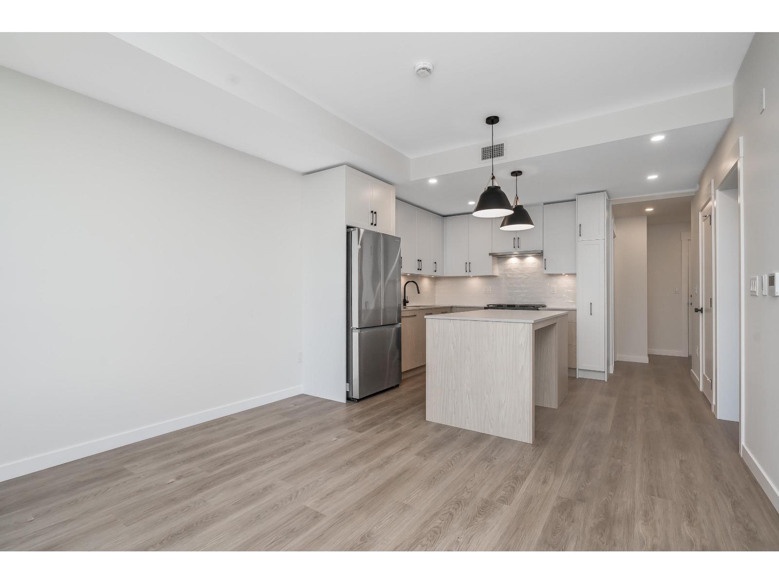 404 27218 Aldergrove Town Centre Drive, Langley, BC - Indoor Photo Showing Kitchen