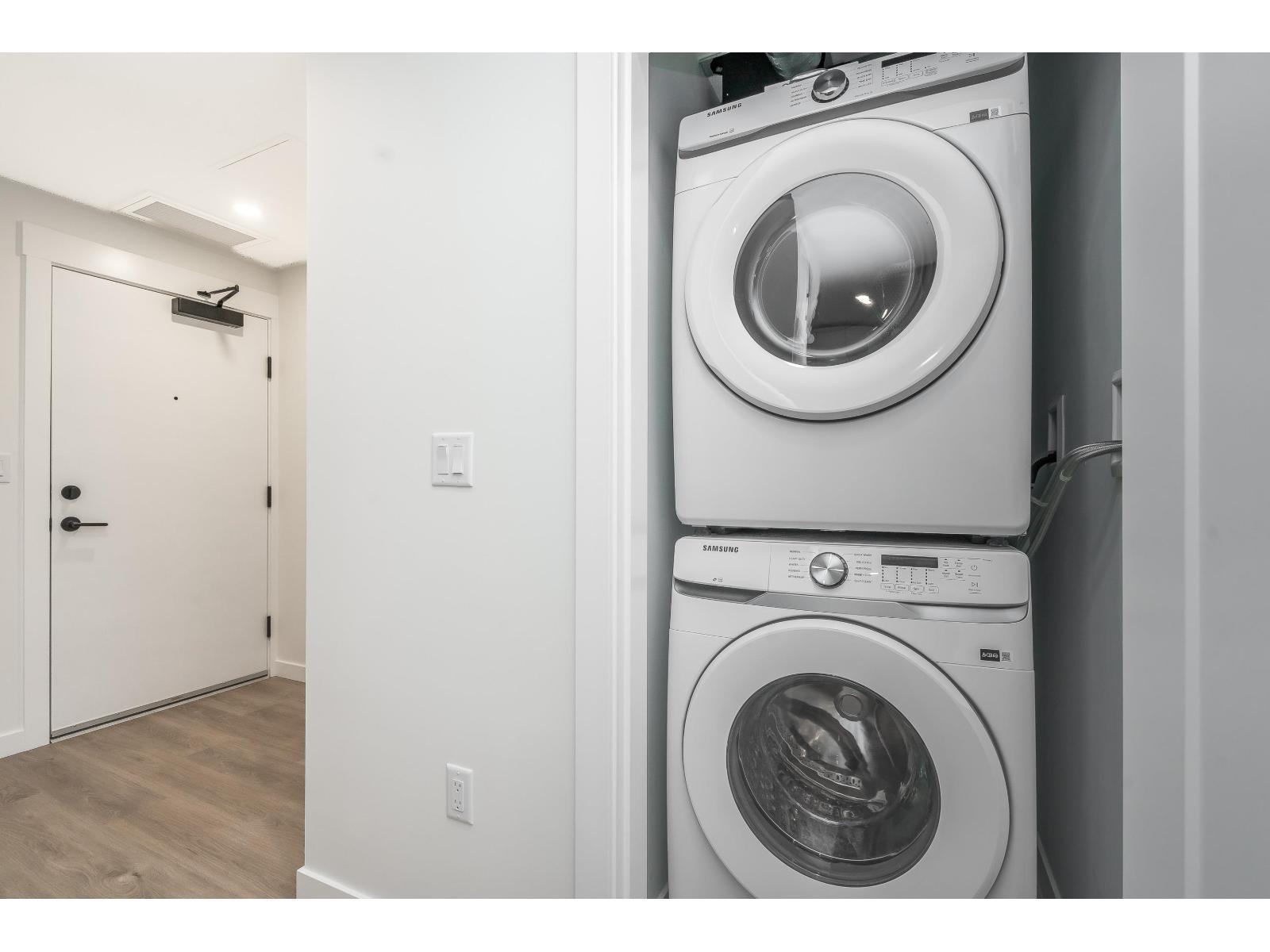 404 27218 Aldergrove Town Centre Drive, Langley, BC - Indoor Photo Showing Laundry Room