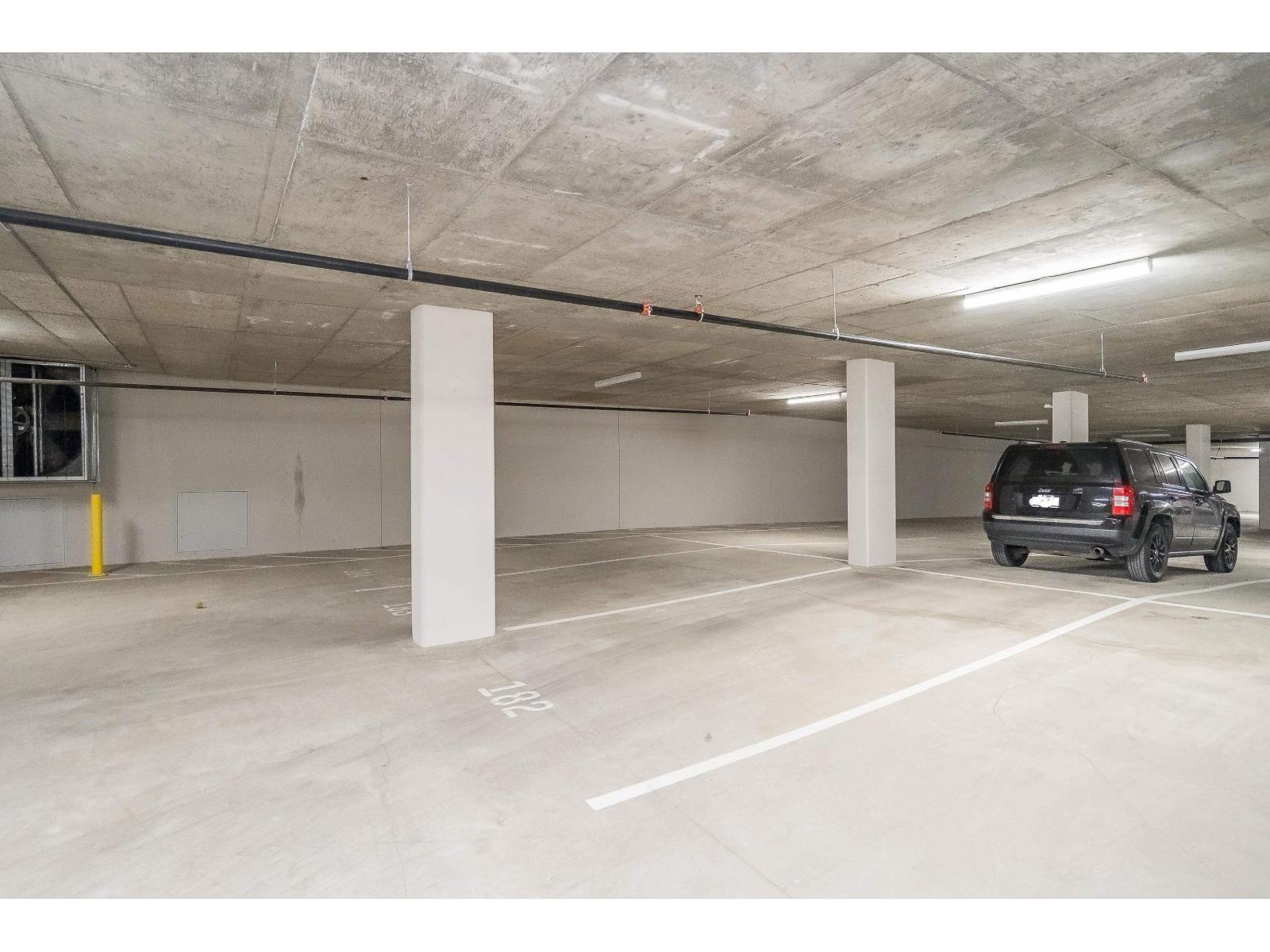 404 27218 Aldergrove Town Centre Drive, Langley, BC - Indoor Photo Showing Garage