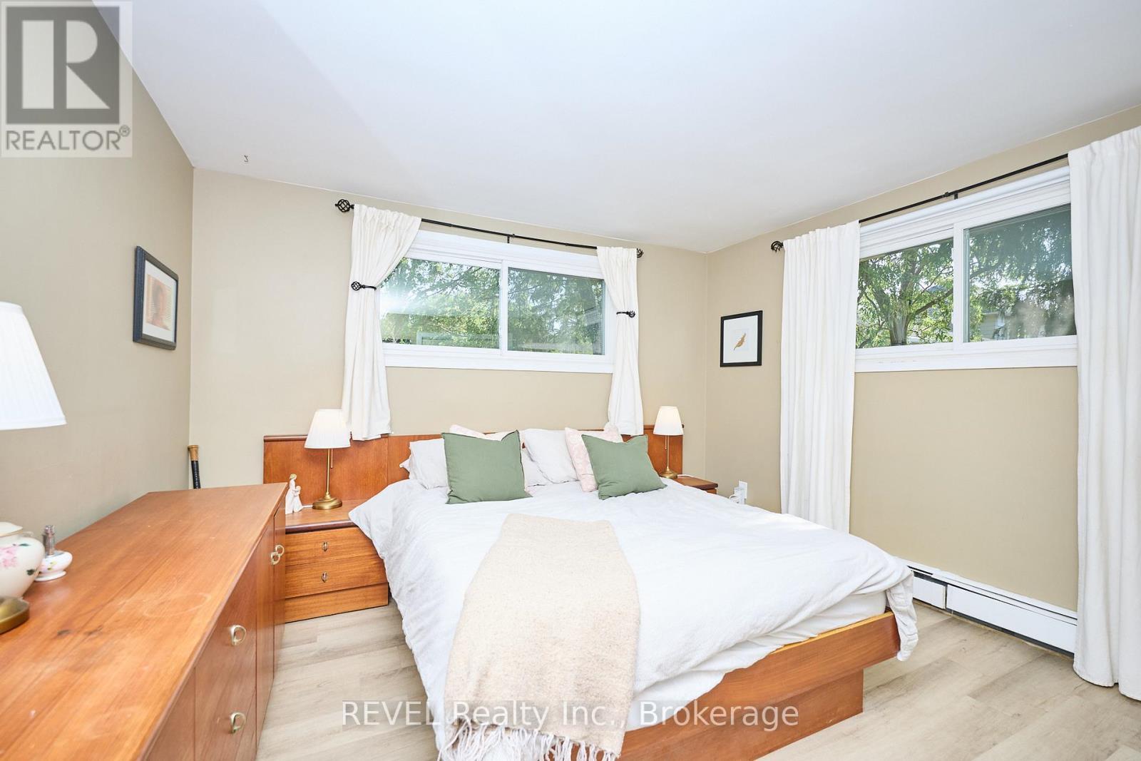 88 Haun Road, Fort Erie (Crystal Beach), ON - Indoor Photo Showing Bedroom