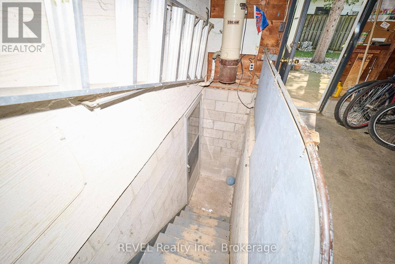 88 Haun Road, Fort Erie (Crystal Beach), ON - Indoor Photo Showing Other Room