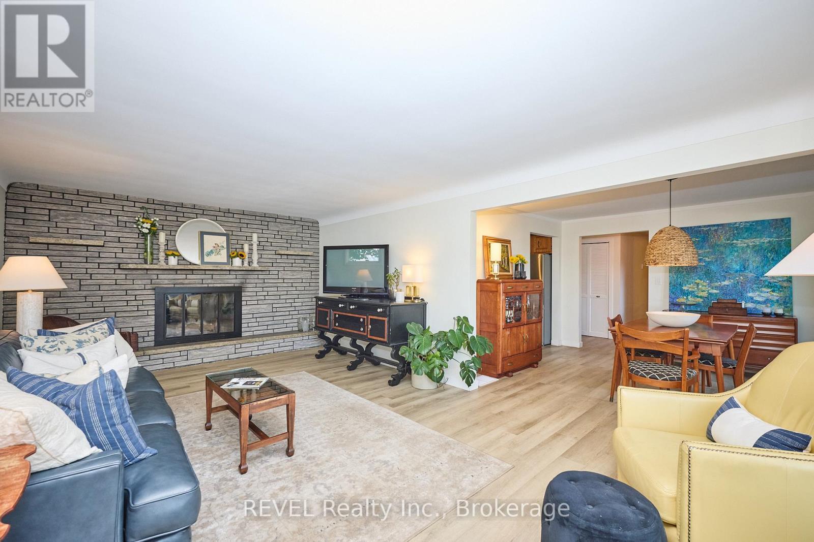 88 Haun Road, Fort Erie (Crystal Beach), ON - Indoor Photo Showing Living Room With Fireplace