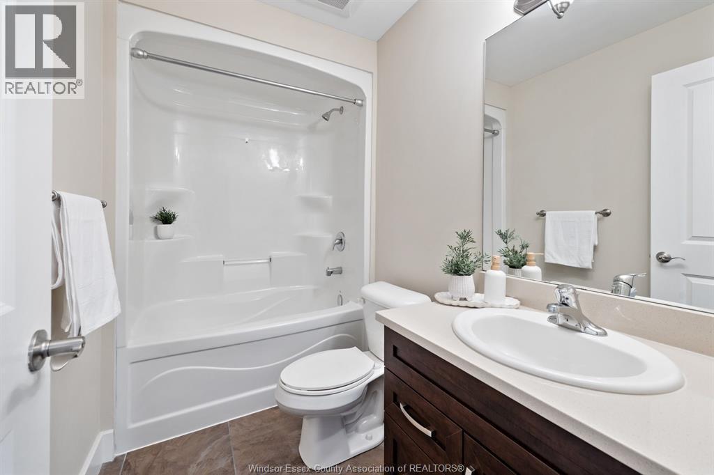 8475 Wyandotte Street East Unit# 101, Windsor, ON - Indoor Photo Showing Bathroom