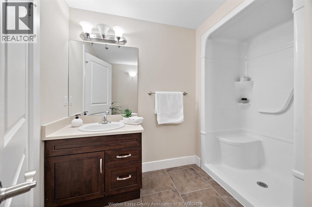8475 Wyandotte Street East Unit# 101, Windsor, ON - Indoor Photo Showing Bathroom