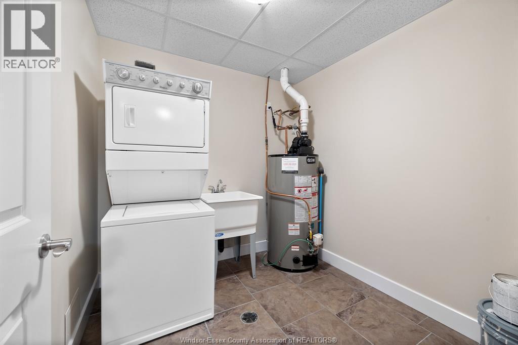 8475 Wyandotte Street East Unit# 101, Windsor, ON - Indoor Photo Showing Laundry Room