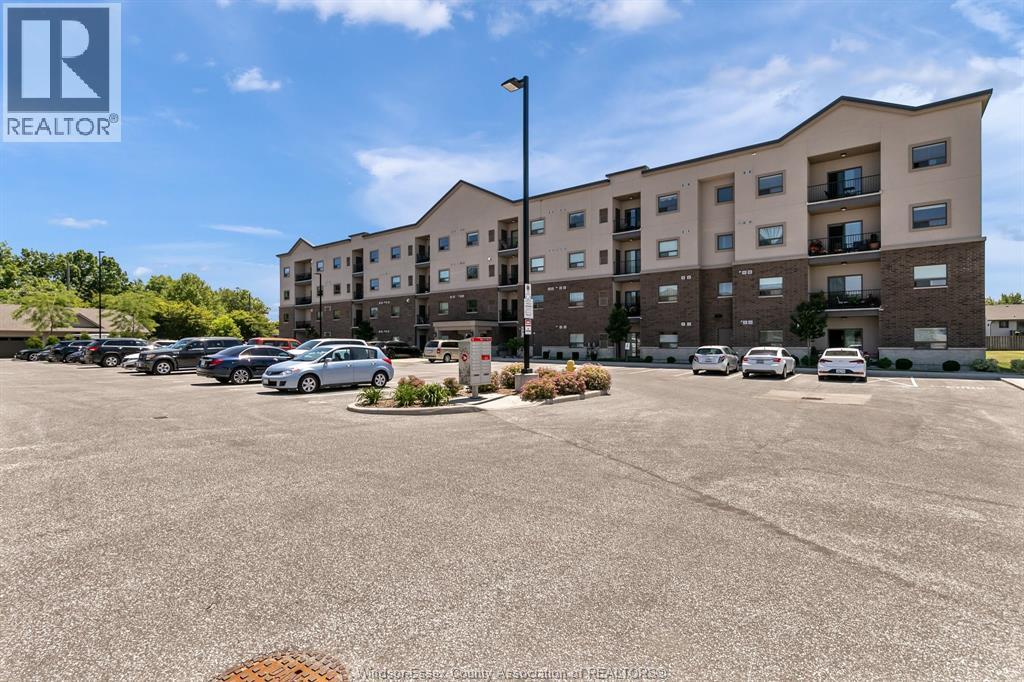 8475 Wyandotte Street East Unit# 101, Windsor, ON - Outdoor With Facade