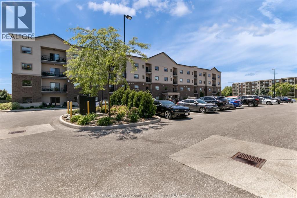8475 Wyandotte Street East Unit# 101, Windsor, ON - Outdoor With Balcony With Facade